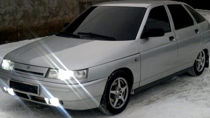 ВАЗ 2112 серебристая тонированная