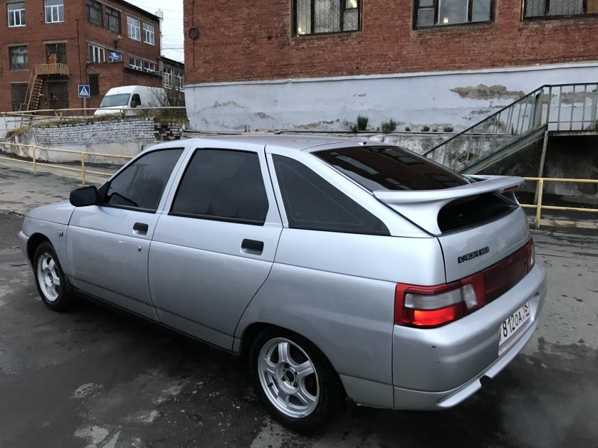 Ваз 2112 хэтчбек серебристый