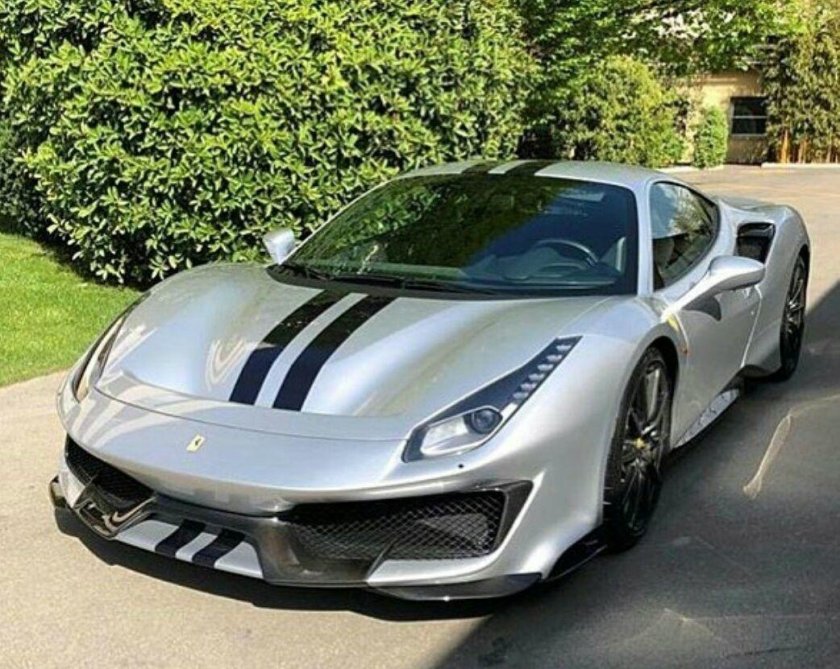 Ferrari 488 серебристая