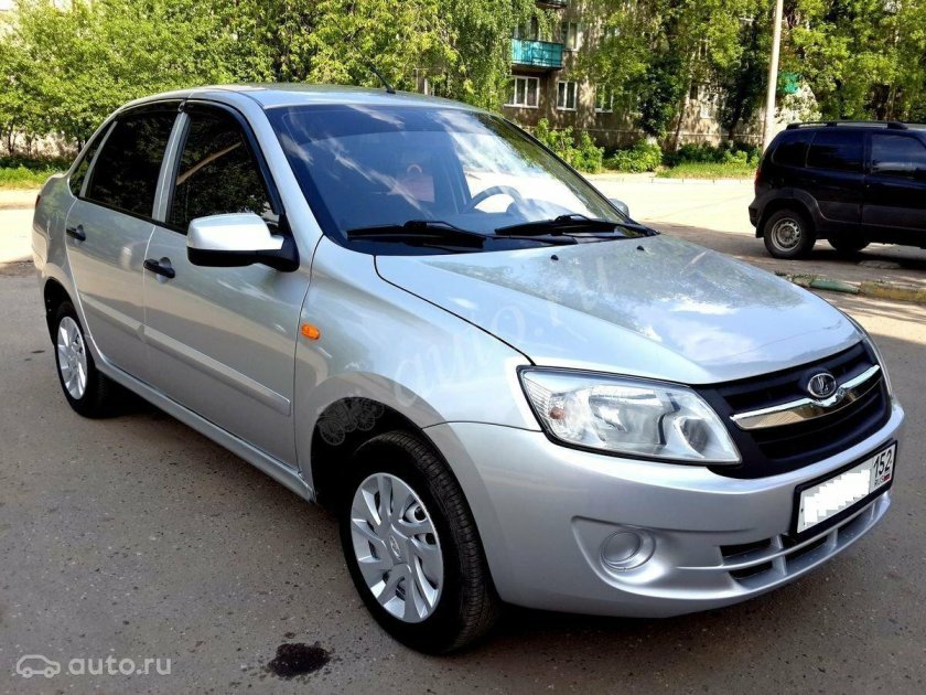 Лада Гранта серебристая