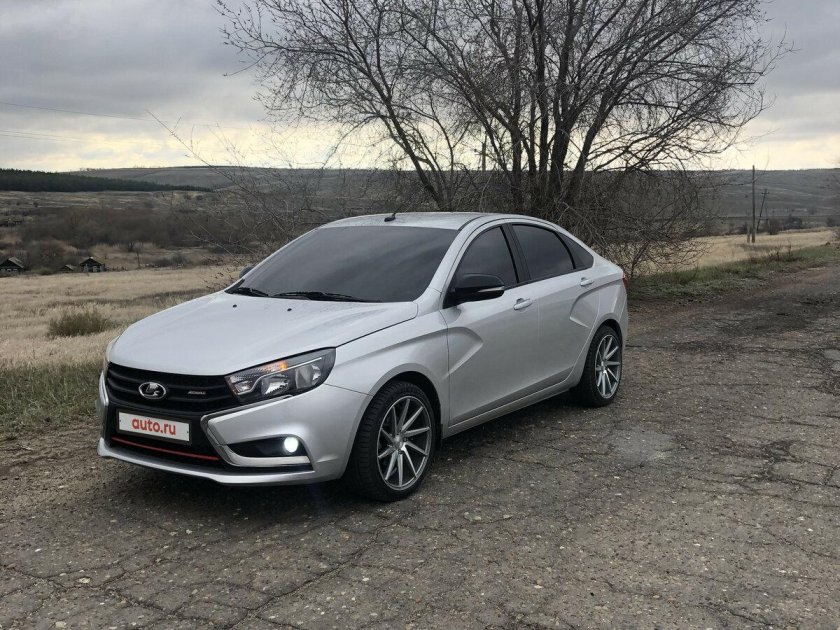 Лада Веста седан серебристая