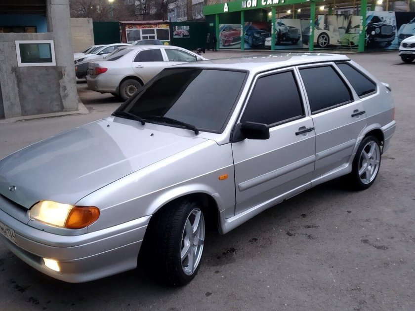 ВАЗ 2114 серебристая