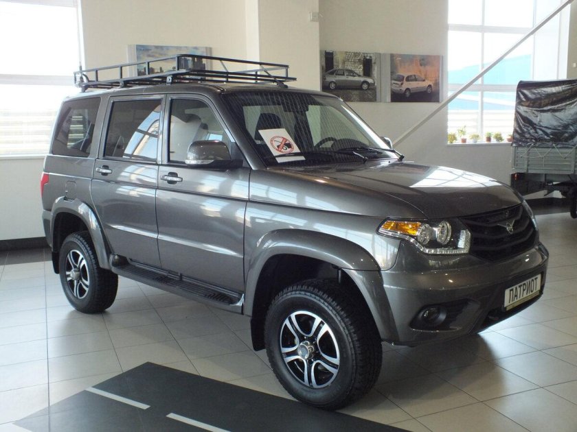 УАЗ Патриот серый