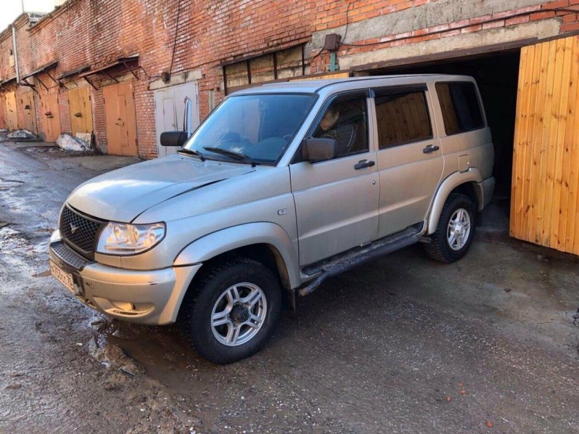 УАЗ Патриот золотистый