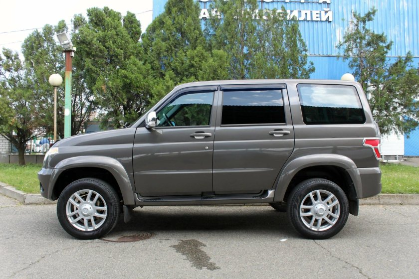 УАЗ Патриот серый