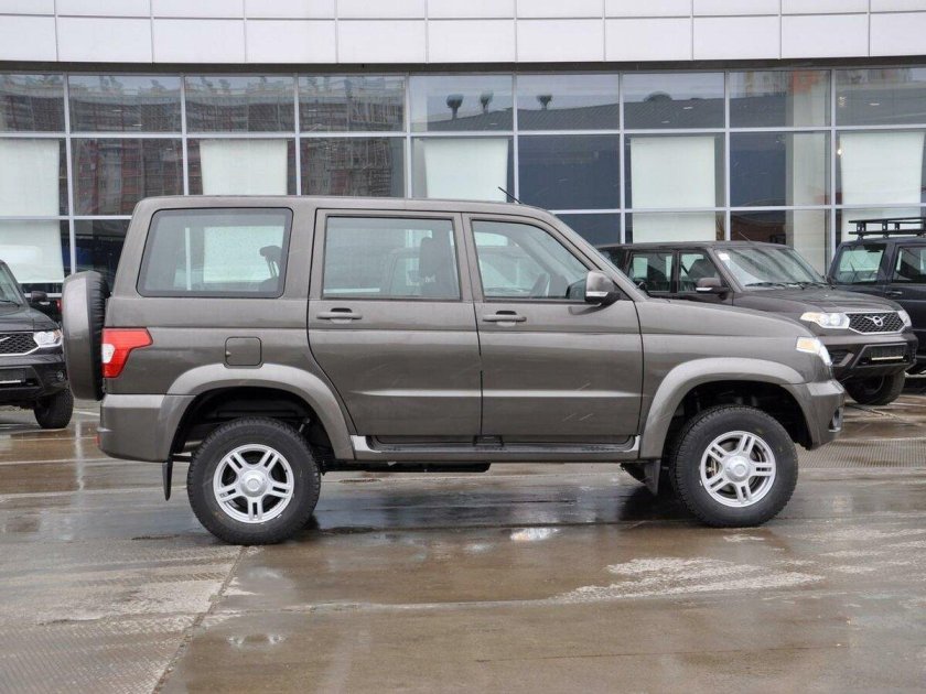 УАЗ Патриот серый