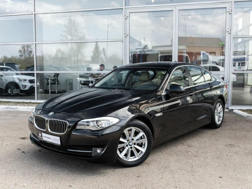 BMW 520i чёрная