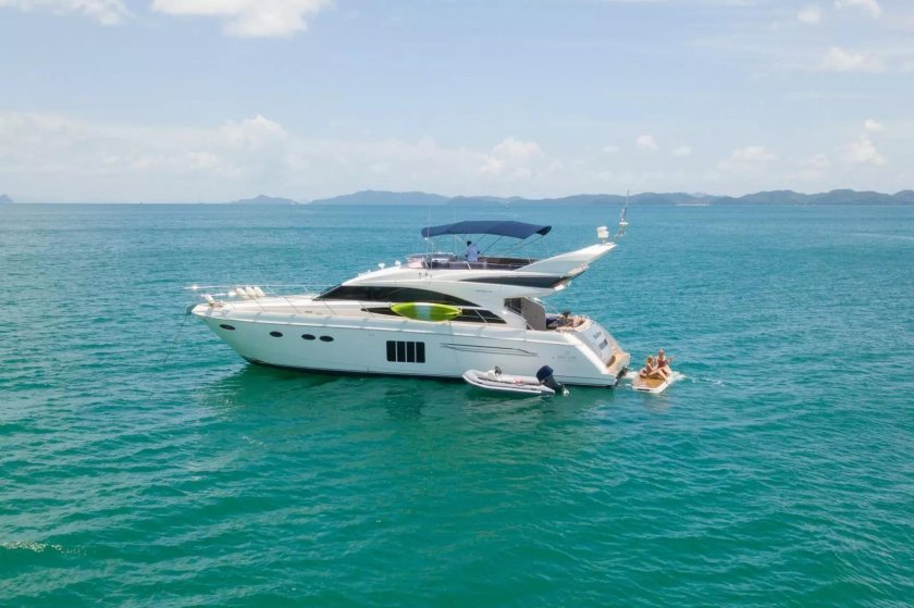 Яхта принцесса 64