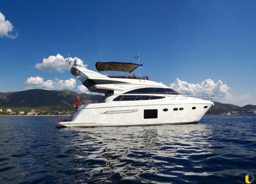 Яхта Princess 64