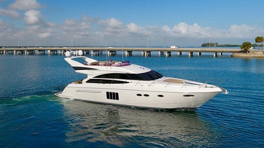 Яхта Princess 64