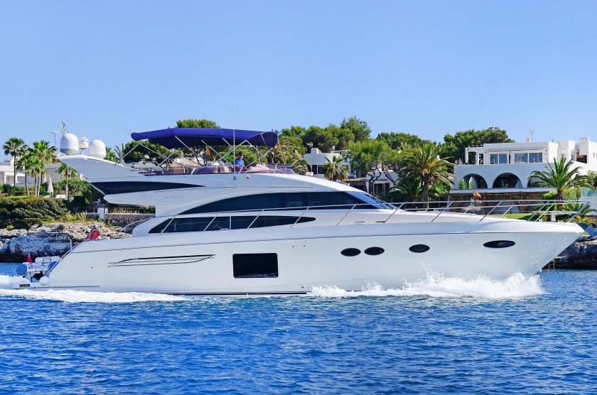 Яхта Princess 64