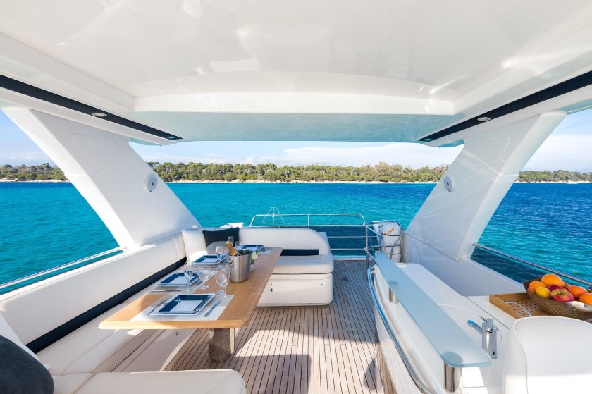 Яхта принцесса 64