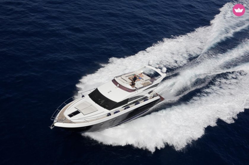 Моторная яхта