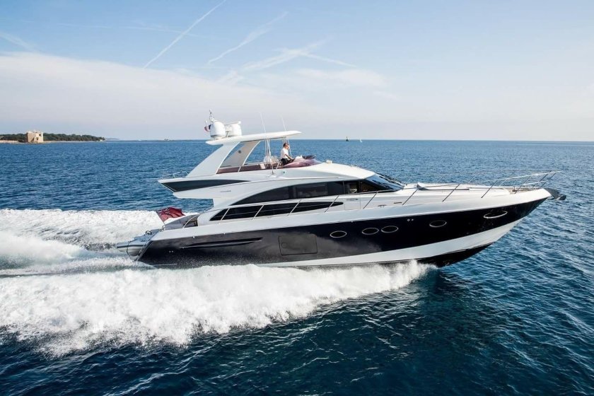 Моторная яхта принцесса 64