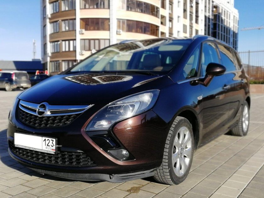 Минивэн Опель Зафира c МБ чёрная 2018