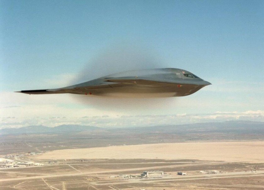 B 2 spirit стелс бомбардировщик