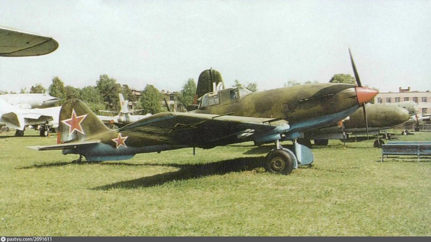 Самолет ил 10