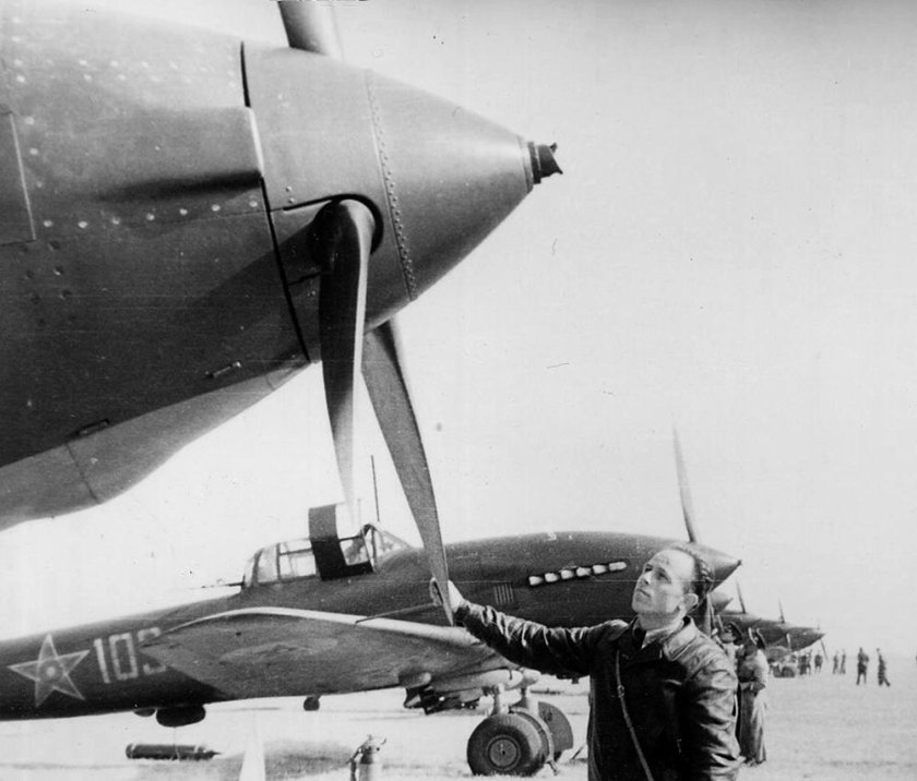 Самолёт ил-10