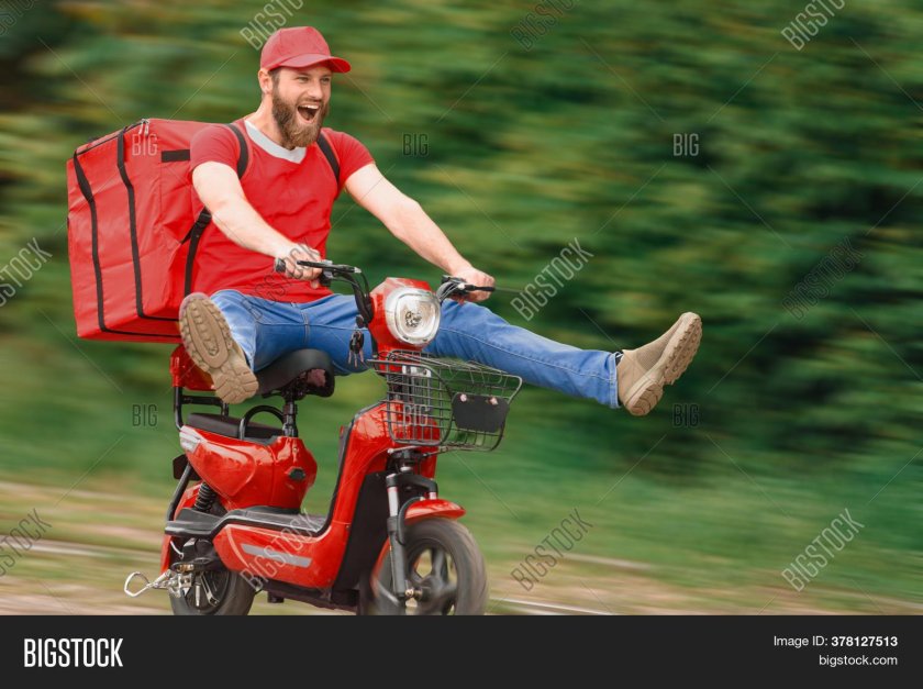 Курьер на мопеде
