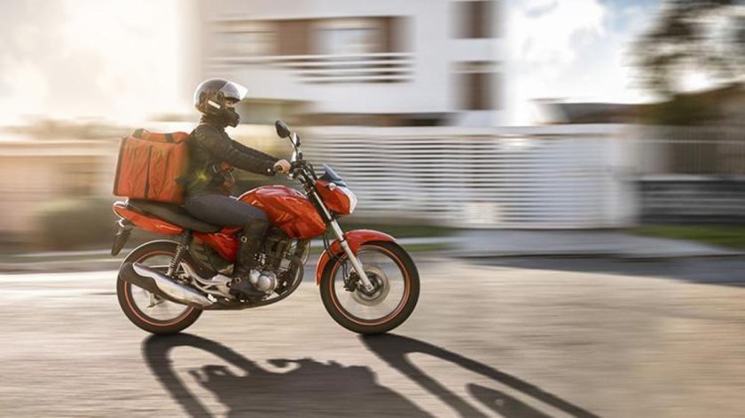 Курьер на мотоцикле