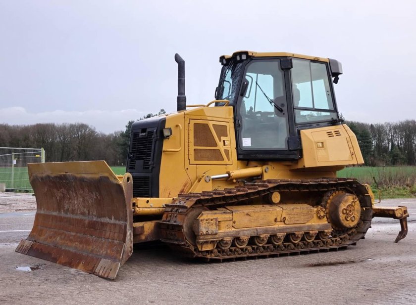 Бульдозер Cat d6