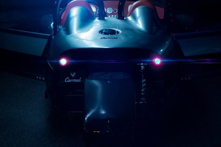 Mercedes benz vision eq silver arrow