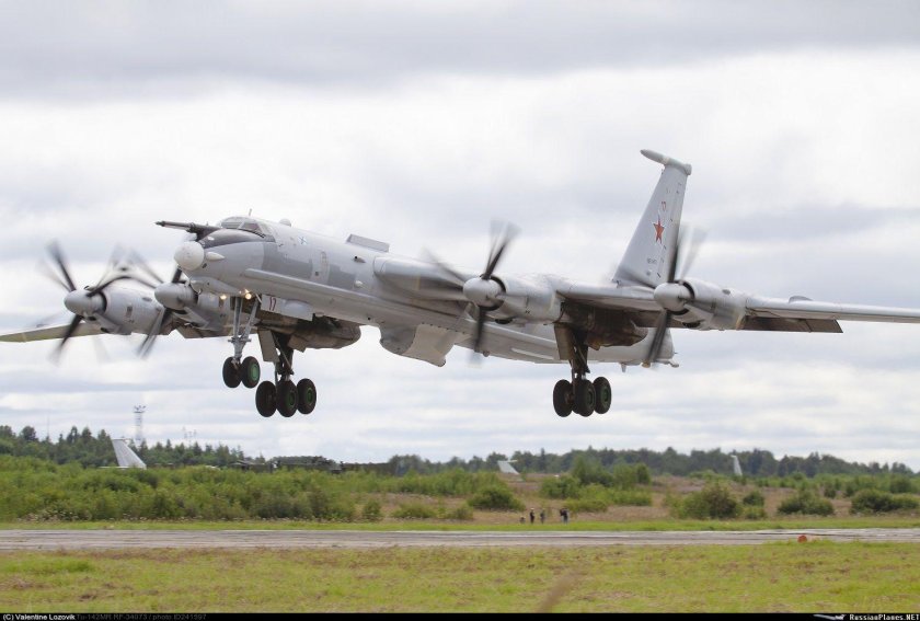 Военные самолеты ту 142