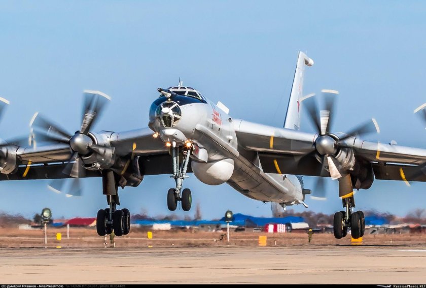 Противолодочный самолет ту-142