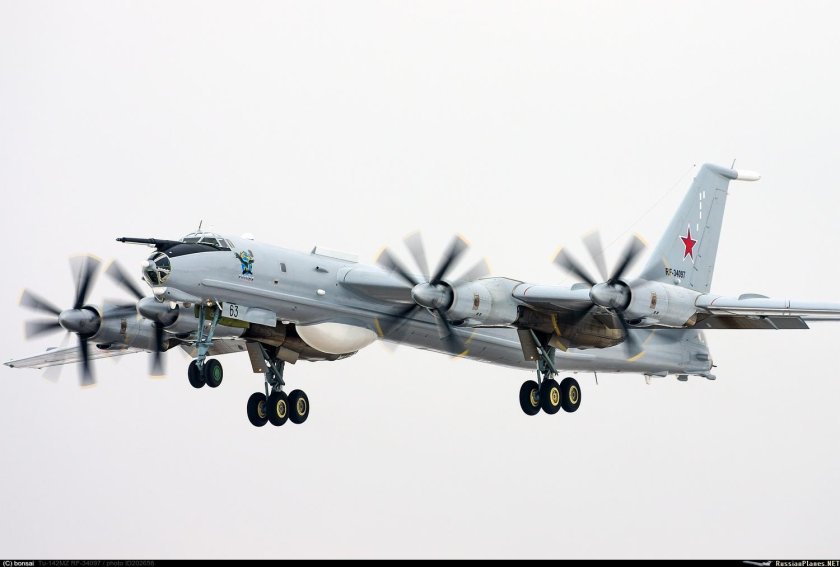 Противолодочный самолет ту-142