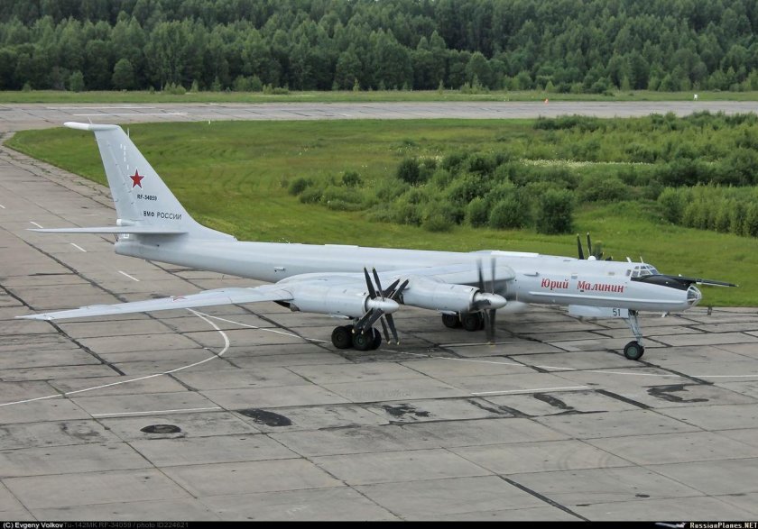 Противолодочный самолет ту-142