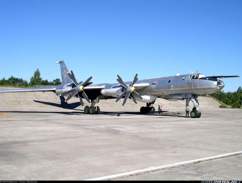 Противолодочный самолет ту-142