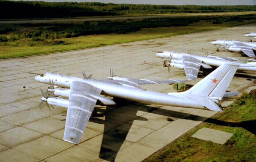 Противолодочный самолет ту-142