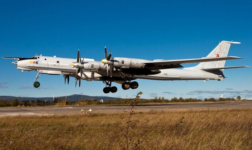 Самолет ту 142м