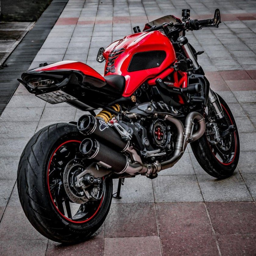 Ducati Monster 821