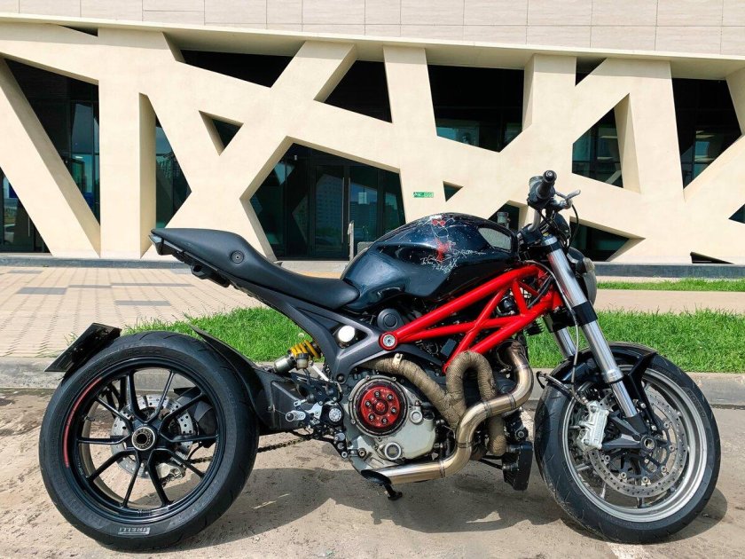 Ducati monster 1100 evo