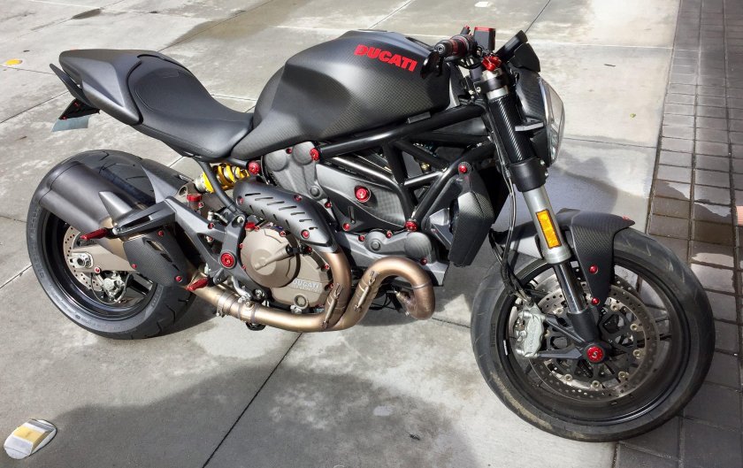 Дукати монстр 821