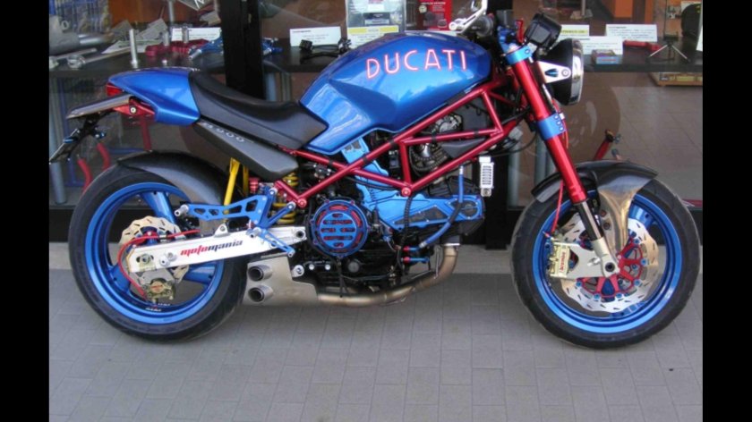 Ducati Monster 900