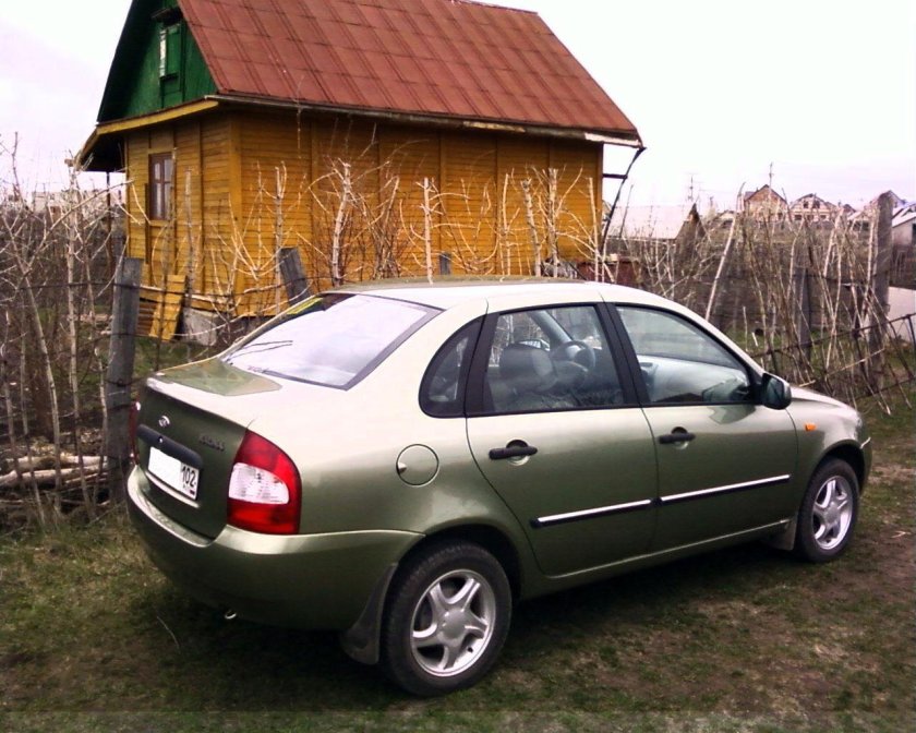Лада Калина седан зеленая