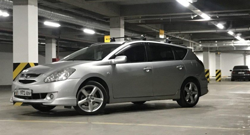Toyota Caldina 3