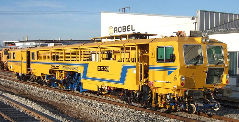 Выправочно-подбивочно-рихтовочная машина ВПР-02м