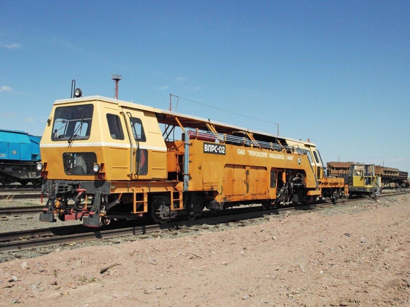 Выправочно-подбивочно-рихтовочная машина впрс-03