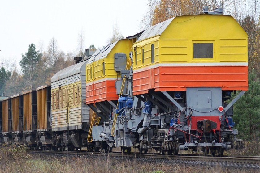 Выправочно-подбивочно-отделочная машина ВПО-3000