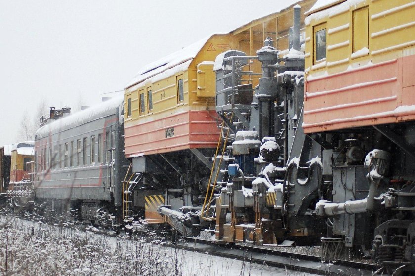 Выправочно-подбивочно-отделочная машина ВПО-3000