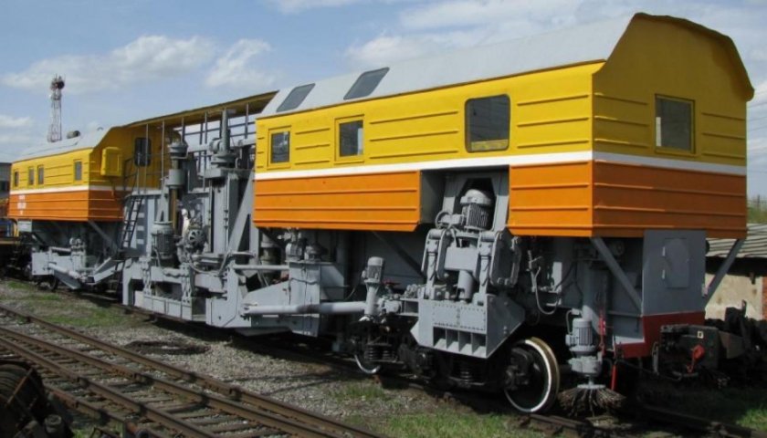 Выправочно-подбивочно-отделочная машина впо-3000