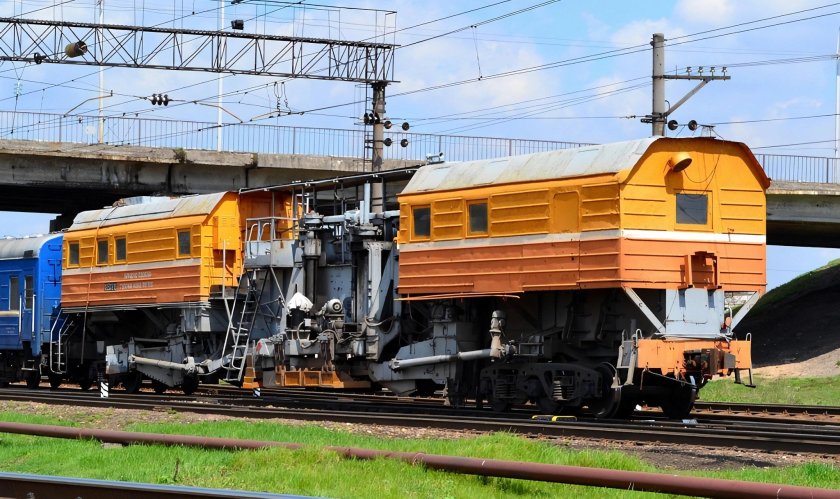 Выправочно-подбивочно-отделочная машина ВПО-3000