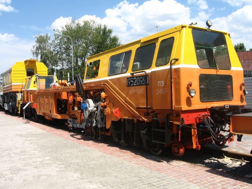 ПМА-1м выправочно-подбивочно-рихтовочная машина