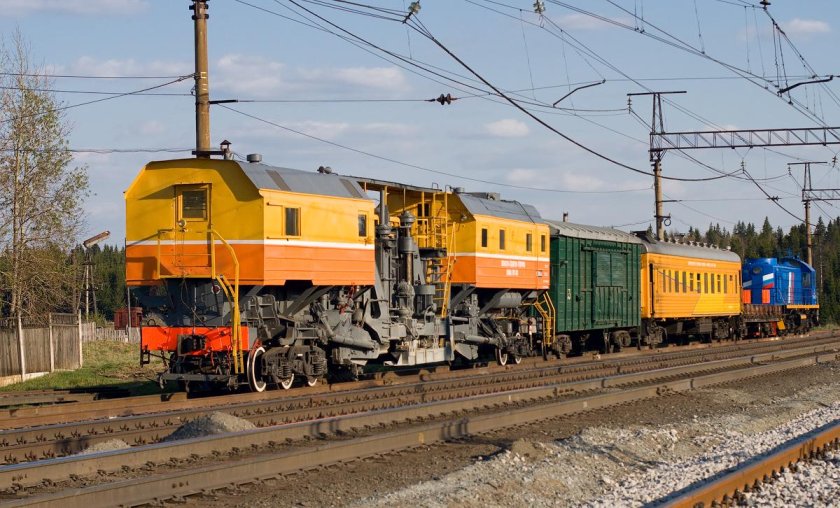 Выправочно-подбивочно-отделочная машина ВПО-3000