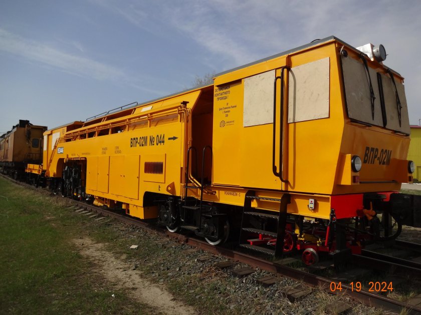 Выправочно-подбивочно-рихтовочная машина unimat 08-275-3s