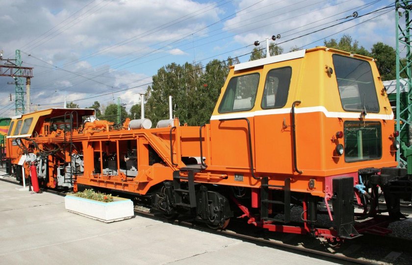 Выправочно-подбивочно-рихтовочная машина впр-02