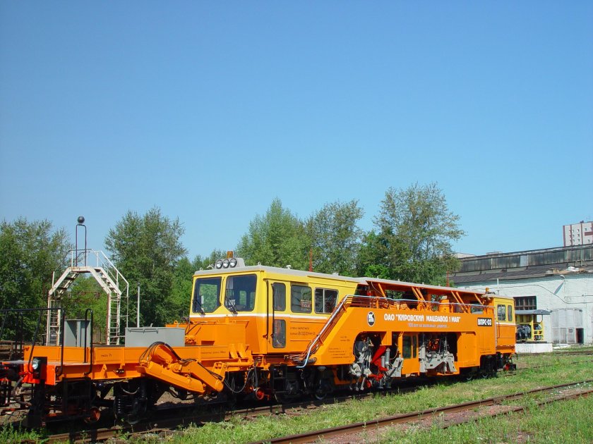 Выправочно-подбивочно-рихтовочная машина ВПРС-03